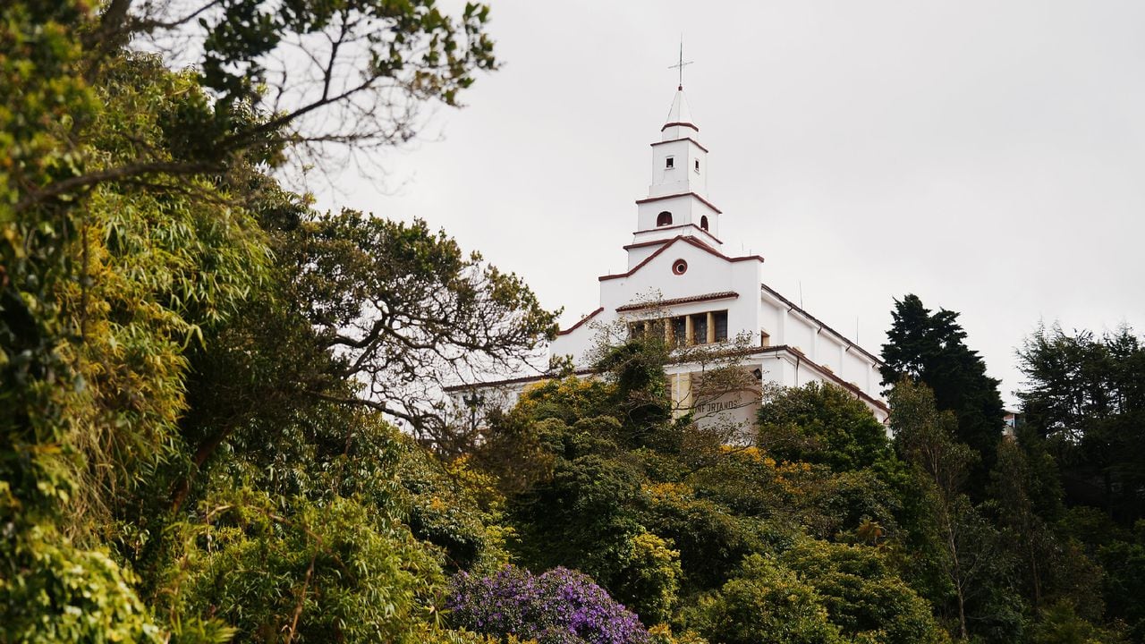 El Santuario del Señor de Monserrate está situado a 3,172 metros sobre el nivel del mar, en la cima del cerro de Monserrate o cerro de Las Nieves.