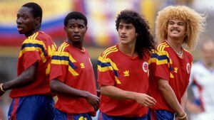 Yugoslavia contra Colombia, muro defensivo colombiano (de izquierda a derecha) Freddy Rincón, Bernardo Redin, Leonel Álvarez, Carlos Valderrama y Gabriel Gómez 14 de junio de 1990 Copa Mundial de la FIFA. Foto Getty Images/ Mark Leech