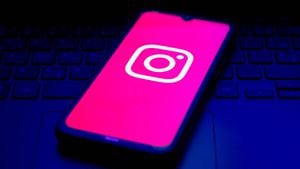 BRAZIL - 2021/10/05: In this photo illustration the Instagram logo seen displayed on a smartphone. (Photo Illustration by Rafael Henrique/SOPA Images/LightRocket via Getty Images)