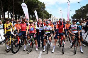 Egan Bernal y Remco Evenepoel se juntarían en el Ineos