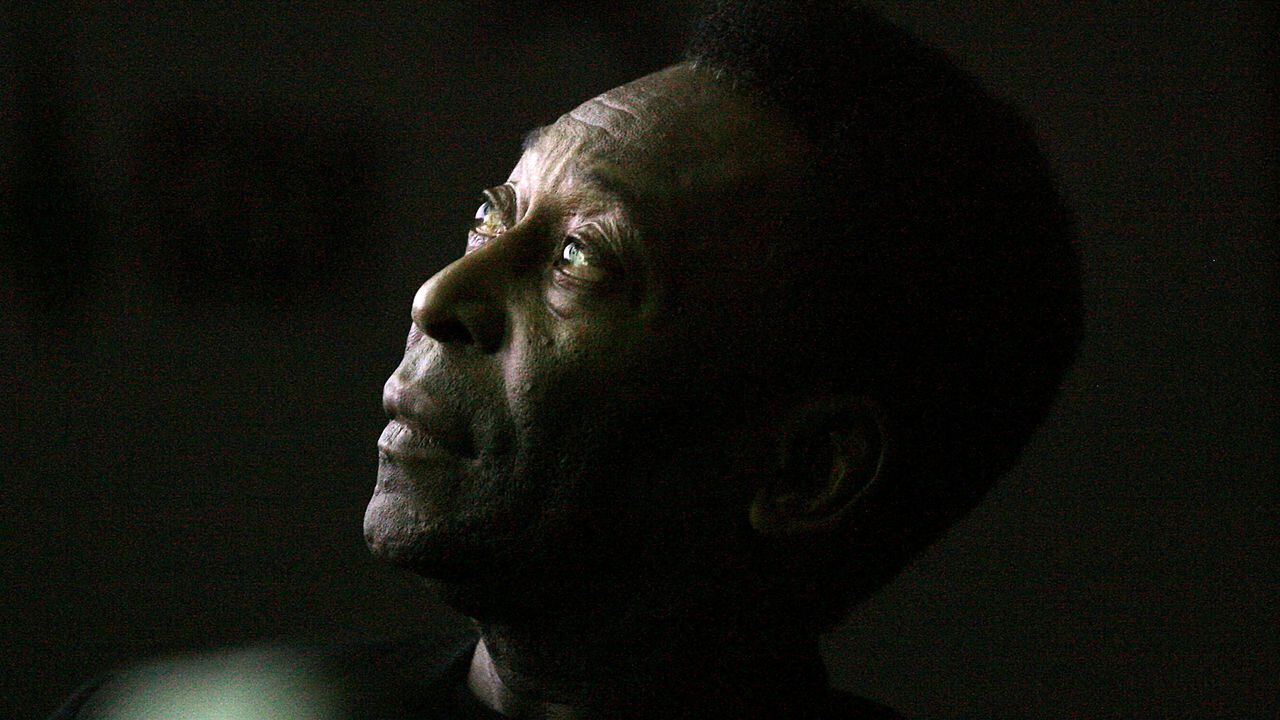 (FILES) In this file photo taken on June 25, 2008, Brazilian soccer legend Edson Arantes do Nacimento, known as Pele, looks on as he attends the opening ceremony of the "Marks of the King" exhibition in Brasilia. - The 82-year-old icon was hospitalized in Sao Paulo on November 29, 2022, for what doctors said was a "reevaluation" of the chemotherapy he has been undergoing since surgery to remove a colon tumor in September 2021. (Photo by JOEDSON ALVES / AFP)