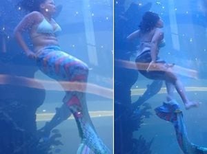 Una 'sirena' casi se ahoga en un acuario. La mujer reaccionó y se salvó.
