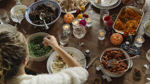 Especialistas indican que no es la hora, lo que importa es la comida que se consume para no subir de peso. Foto: Getty Images.