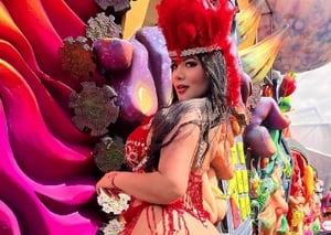 Paola Vargas en el Carnaval de Blancos y Negros