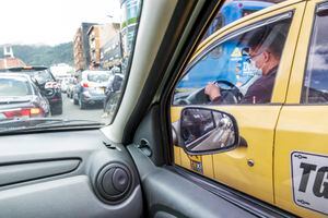 Bogota, Colombia, Teusaquillo, Calle 63, Uber ride, taxi cab driver in traffic. (Photo by: Jeffrey Greenberg/Universal Images Group via Getty Images)