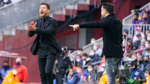 Diego Simeone, entrenador del Atlético de Madrid, y Xavi Hernández, entrenador del Barcelona.