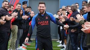 Lionel Messi en la calle de honor que le hizo el PSG como felicitación por su Mundial