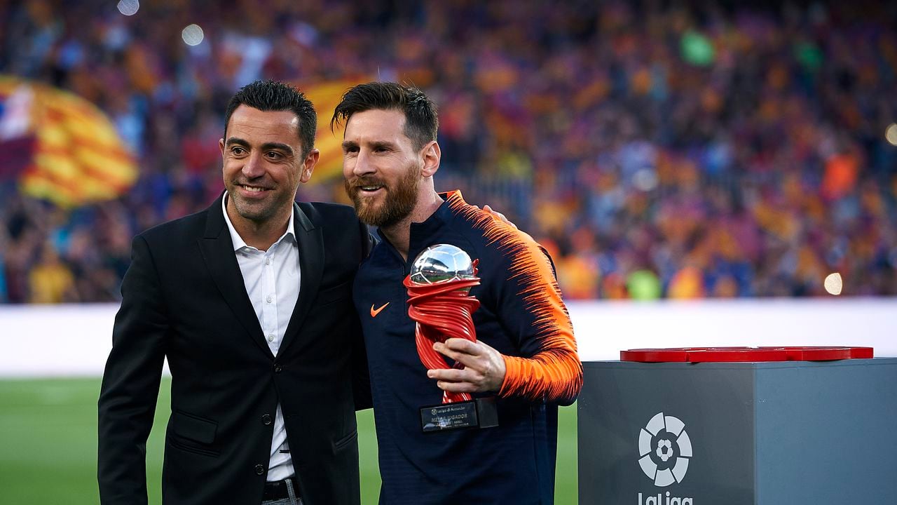 BARCELONA, SPAIN - MAY 20:  Xavi Hernandez gives Lionel Messi of Barcelona the trophy to the best player of the month prior the La Liga match between Barcelona and Real Sociedad at Camp Nou on May 20, 2018 in Barcelona, Spain.  (Photo by Quality Sport Images/Getty Images)