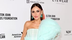 Carolina Gaitán asiste a la 30ª Fiesta Anual de los Premios de la Academia de la Elton John AIDS Foundation el 27 de marzo de 2022 en West Hollywood, California.