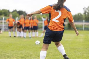 Pedro Ignacio Rodríguez Rodríguez es el dueño de una escuela de fútbol femenino llamada Besser.