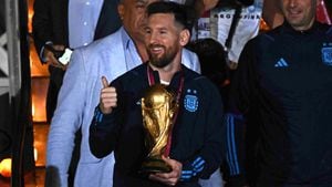 Lionel Messi llegando al aeropuerto de Ezeiza este martes en la madrugada