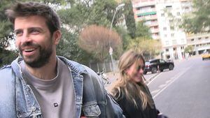 Gerard Piqué y Clara Chía, de la mano y entre risas, responden por fin a las preguntas de la prensa