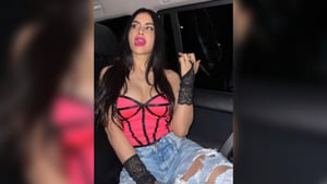 Jessica Cediel posa en un carro rumbo al concierto de Daddy Yankee