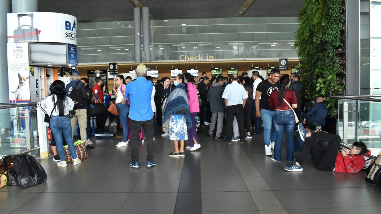 Crisis de pasajeros en el aeropuerto El Dorado