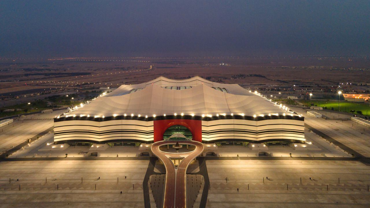 Imagen aérea del Estadio Al Bayt en la ciudad de Al Khor, Qatar, lugar donde se llevará a cabo la inauguración de la Copa del Mundo 2022