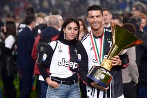 ALLIANZ STADIUM, TURIN, ITALY - 2019/05/19: Cristiano Ronaldo of Juventus poses with the Serie A trophy alongside his girlfriend Georgina Rodriguez after winning the Serie A Championship 2018-2019 (8th title in a row) at the end of the Serie A football match between Juventus FC and Atalanta BC. (Photo by Nicolò Campo/LightRocket via Getty Images)