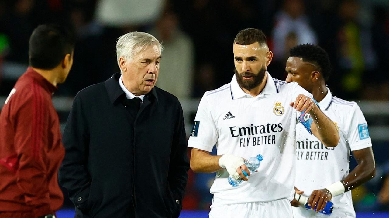 Soccer Football - FIFA Club World Cup - Final - Real Madrid v Al Hilal - Prince Moulay Abdellah Stadium, Rabat, Morocco - February 11, 2023 Real Madrid coach Carlo Ancelotti with Karim Benzema Action Images via Reuters/Andrew Boyers