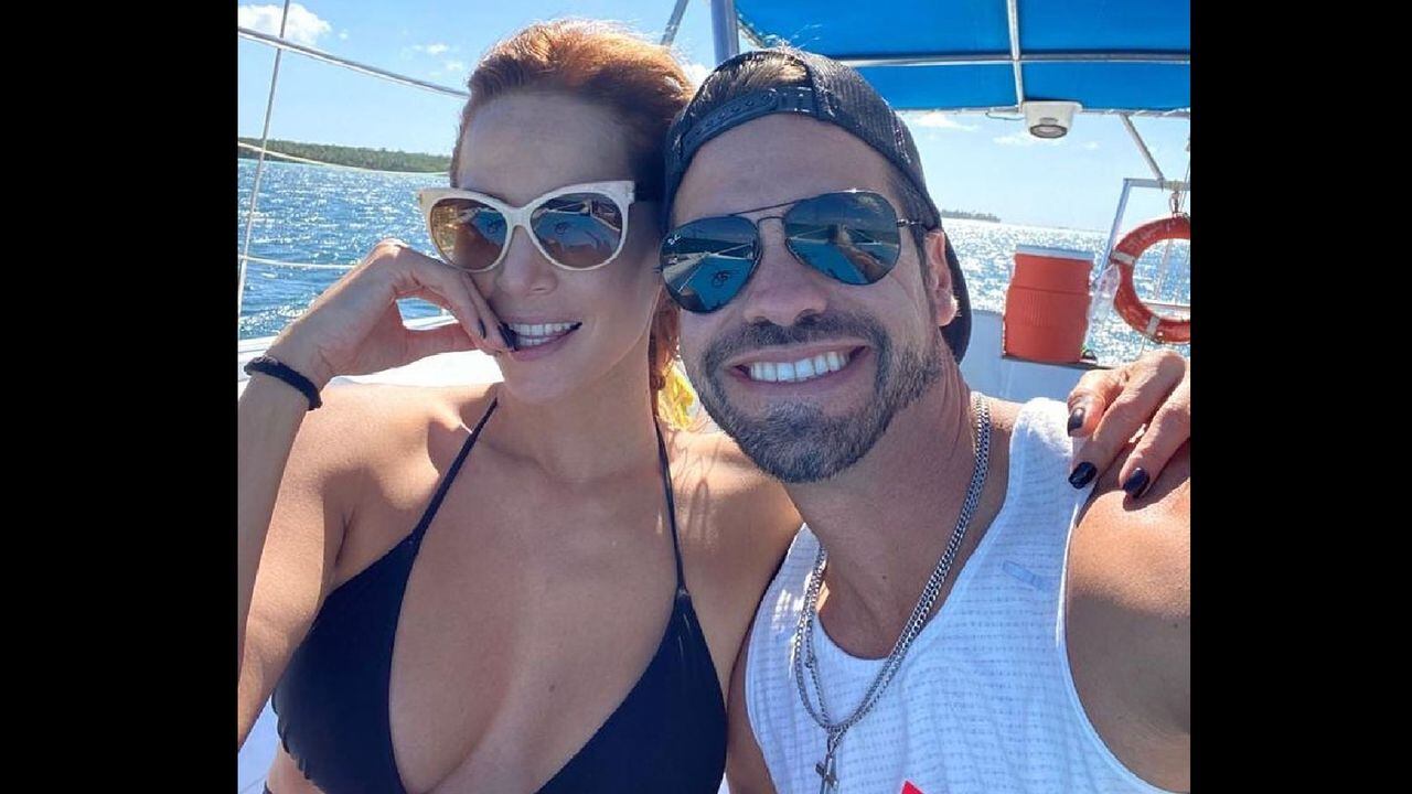 Carmen Villalobos y su novio