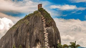 La Roca El Peñol cerca de la ciudad de Guatape, Antioquia en Colombia.