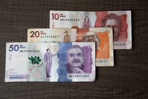 MONEDA COLOMBIANA BILLETES COLOMBIANOS, BILLETE, PLATA DINERO COLOMBIANO
BILLETE DE CINCUENTA MIL PESOS VEINTE MIL PESOS DIEZ MIL PESOS DOS MIL PESOS MONEDAS