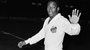 Pelé, jugador del Santos de Brasil y una de los mejores futbolistas de la historia.