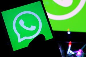INDIA - 2022/10/25: In this photo illustration, Whatsapp logo is displayed on a smartphone. (Photo Illustration by Avishek Das/SOPA Images/LightRocket via Getty Images)