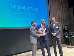 Jaime Pumarejo recibió en New York el premio gracias a la iniciativa "Todos al parque".
