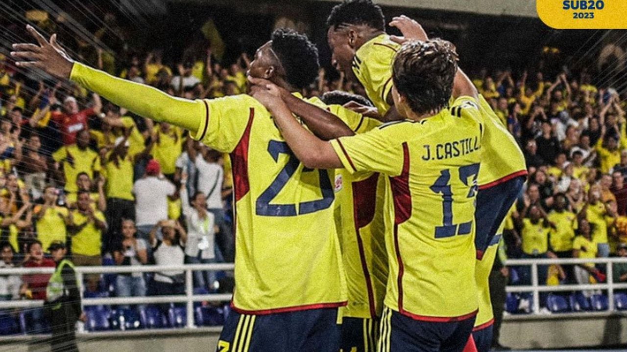 Jugadores de la Selección Colombia Sub-20 celebran el gol contra Argentina