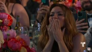 Shakira envía un beso a Maluma en plena gala de los Billboard