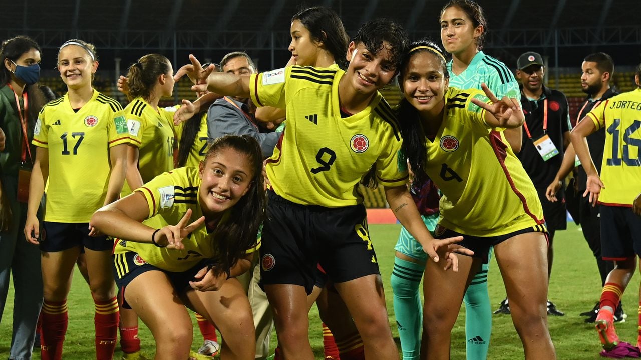 Las jugdadoras de Colombia celebran su pase a la siguente ronda del Mundial Sub-17 Femenino 2022 de India.