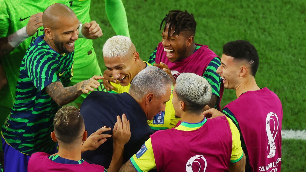 Soccer Football - FIFA World Cup Qatar 2022 - Round of 16 - Brazil v South Korea - Stadium 974, Doha, Qatar - December 5, 2022 Brazil's Richarlison celebrates scoring their third goal with coach Tite and the substitutes REUTERS/Paul Childs