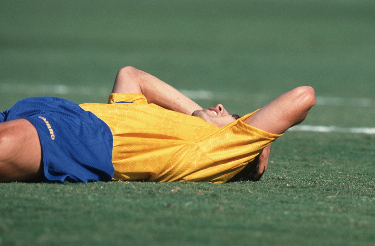 Andrés Escobar, jugador de la Selección Colombia, marca en propia puerta contra Estados Unidos en el Mundial de 1994.