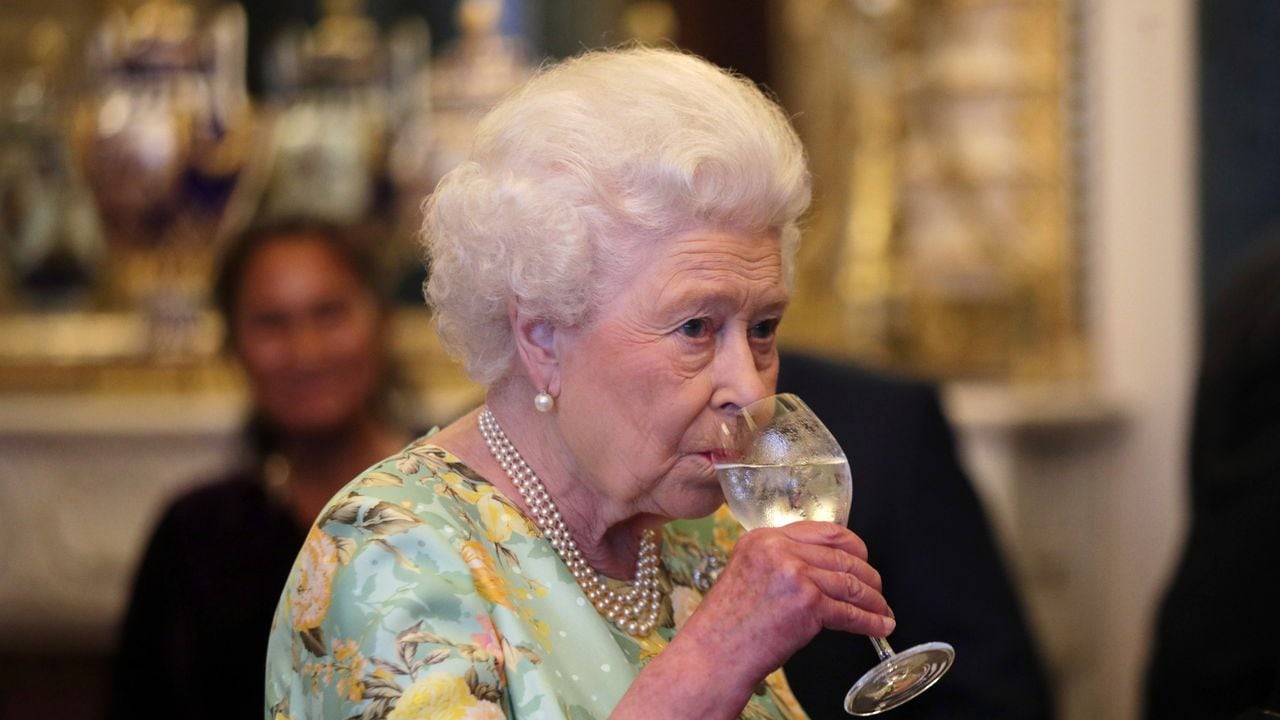 Fanática de las bebidas alcohólicas: los licores favoritos de la Reina Isabel II