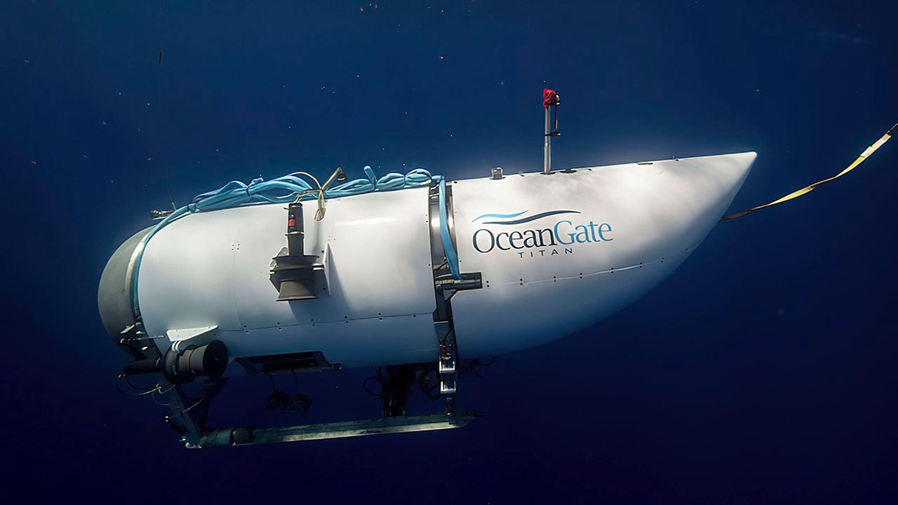 esta fotografía proporcionada por OceanGate Expeditions muestra una embarcación sumergible llamada Titán utilizada para visitar el sitio del naufragio del Titanic