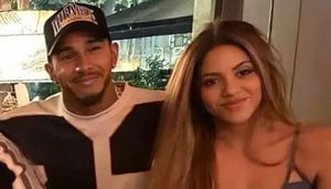 Lewis Hamilton y Shakira el país