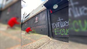 Graffitean Casa Babylon, bar ubicado en barrio de Chapinero en Bogotá, tras el anuncio de cancelación del Jamming Festival.
