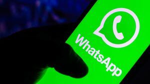 BRAZIL - 2021/08/06: In this photo illustration the WhatsApp logo seen displayed on a smartphone screen. (Photo Illustration by Rafael Henrique/SOPA Images/LightRocket via Getty Images)