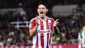 James fue titular este domingo en el clásico griego