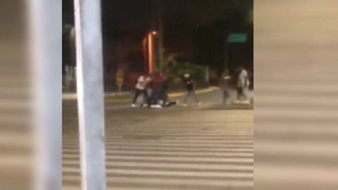 Justicia por mano propia en Cali: linchan a presunto ladrón en la avenida Roosevelt.