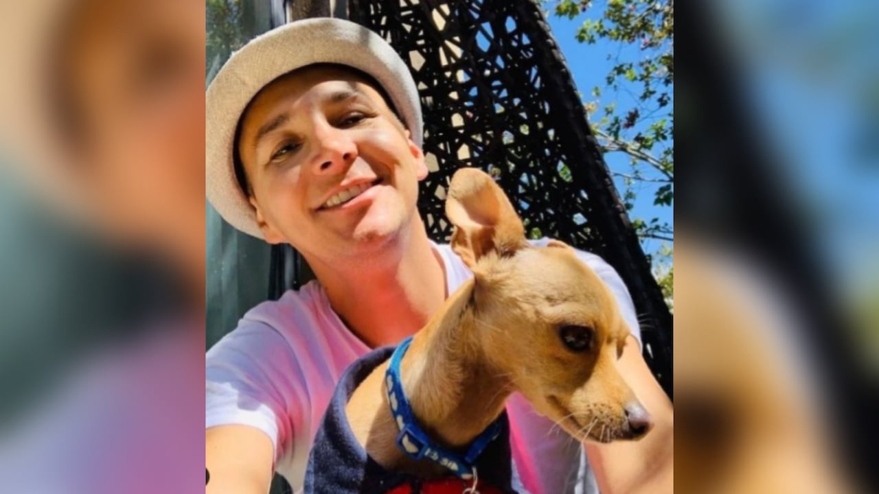 Mauricio Leal con una de sus mascotas