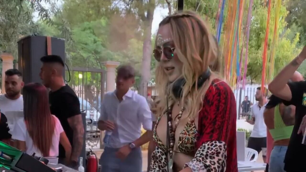 Instagram @nataliaparisartist