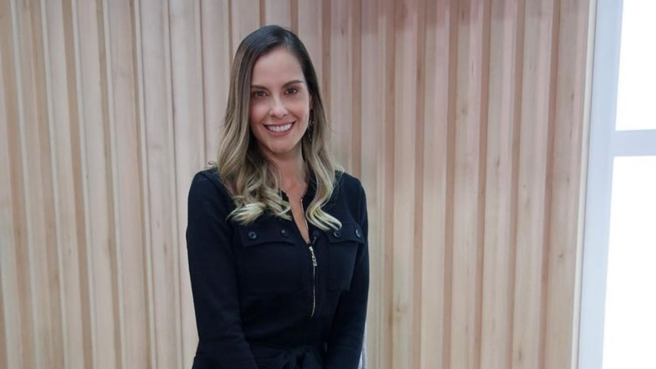 Laura Acuña subió la temperatura al presumir su cuerpazo bronceado con un bikini