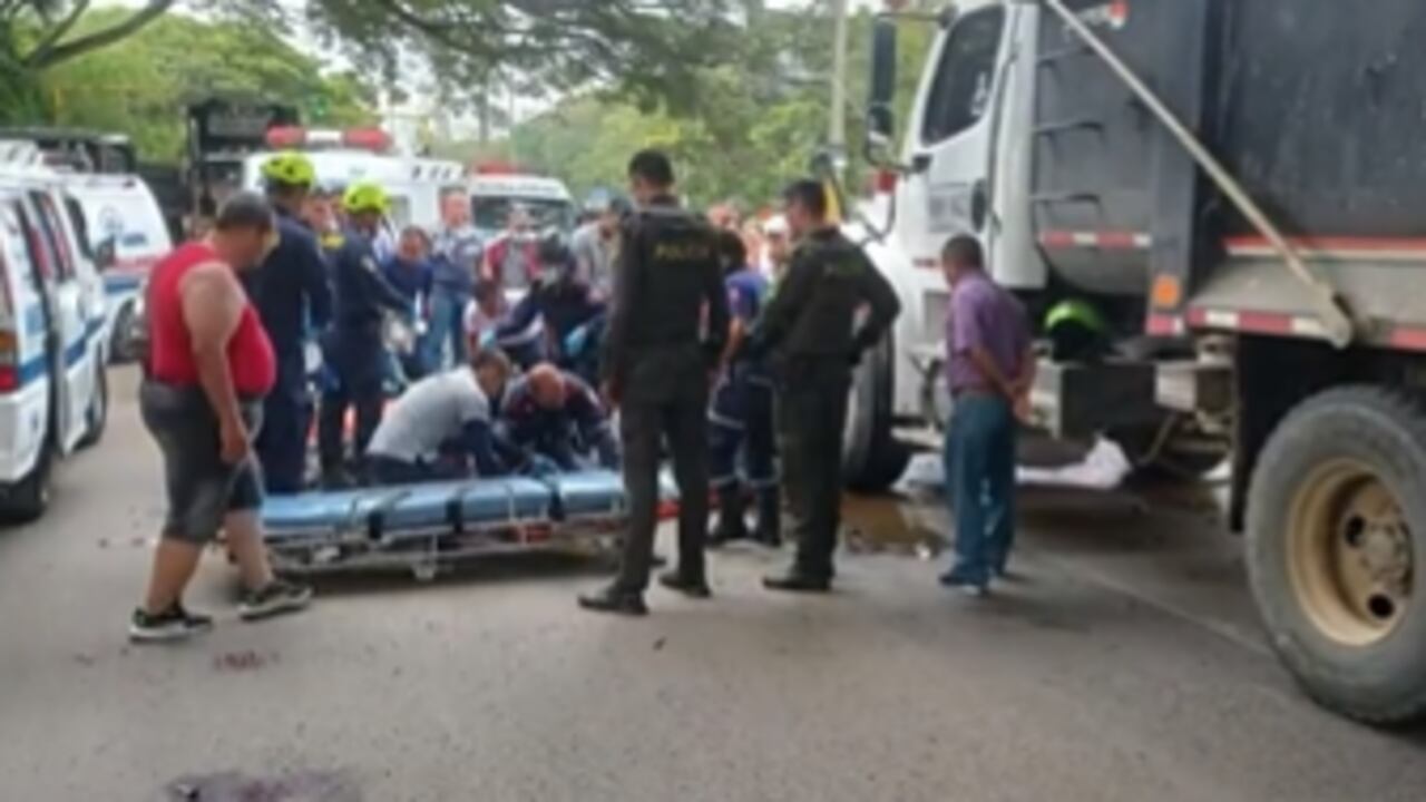 Bombero tuvo que atender el accidente de tránsito en el que lamentablemente falleció su hermana.