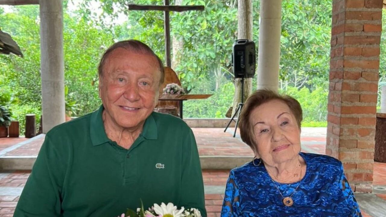 El precandidato presidencial celebró el cumpleaños de su mamá en Piedecuesta, Santander.