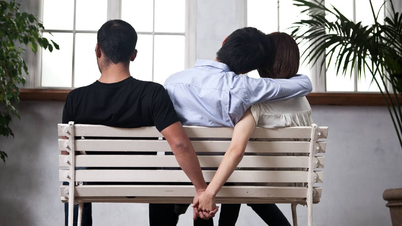 Mujer gastó millonaria suma para enviar a su esposo a Qatar y quedarse con su amante. -Foto: Getty Images.