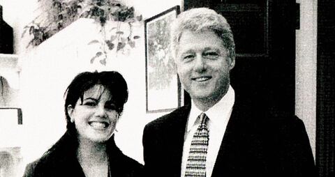 Mónica, cuando tenía 22 años, le mostró sus calzones al presidente y le dijo: “Estoy tragada de usted”.