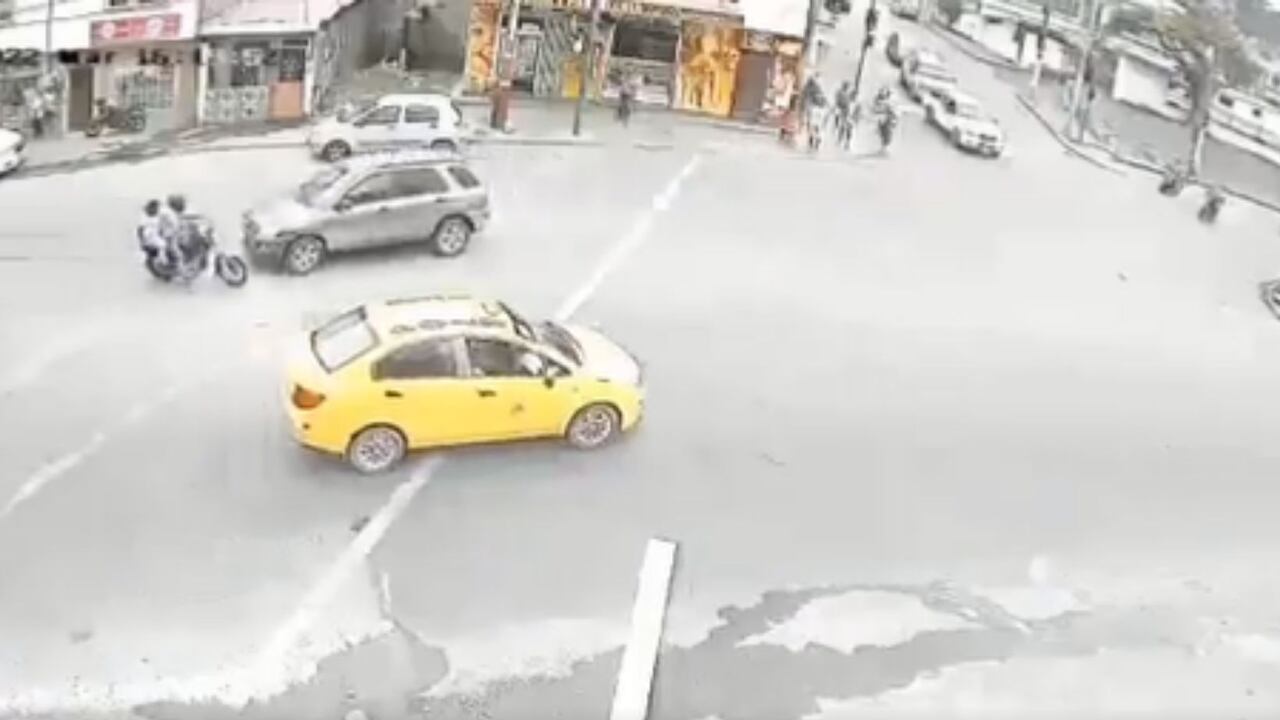 Duro contra los delincuentes: policías atropellaron a ladrones