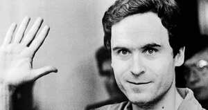 En 1978, Bundy estranguló, les rompió las mandíbulas, les arrancó los dientes y abusó sexualmente de cuatro estudiantes en Florida, en cuestión de quince minutos.