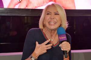 La presentadora de televisión peruana Laura Bozzo habla durante la presentación del nuevo programa de televisión 'Que pase Laura' en Imagen Televisión el 12 de abril de 2022 en la Ciudad de México, México. (Foto de Medios y Media/Getty Images)