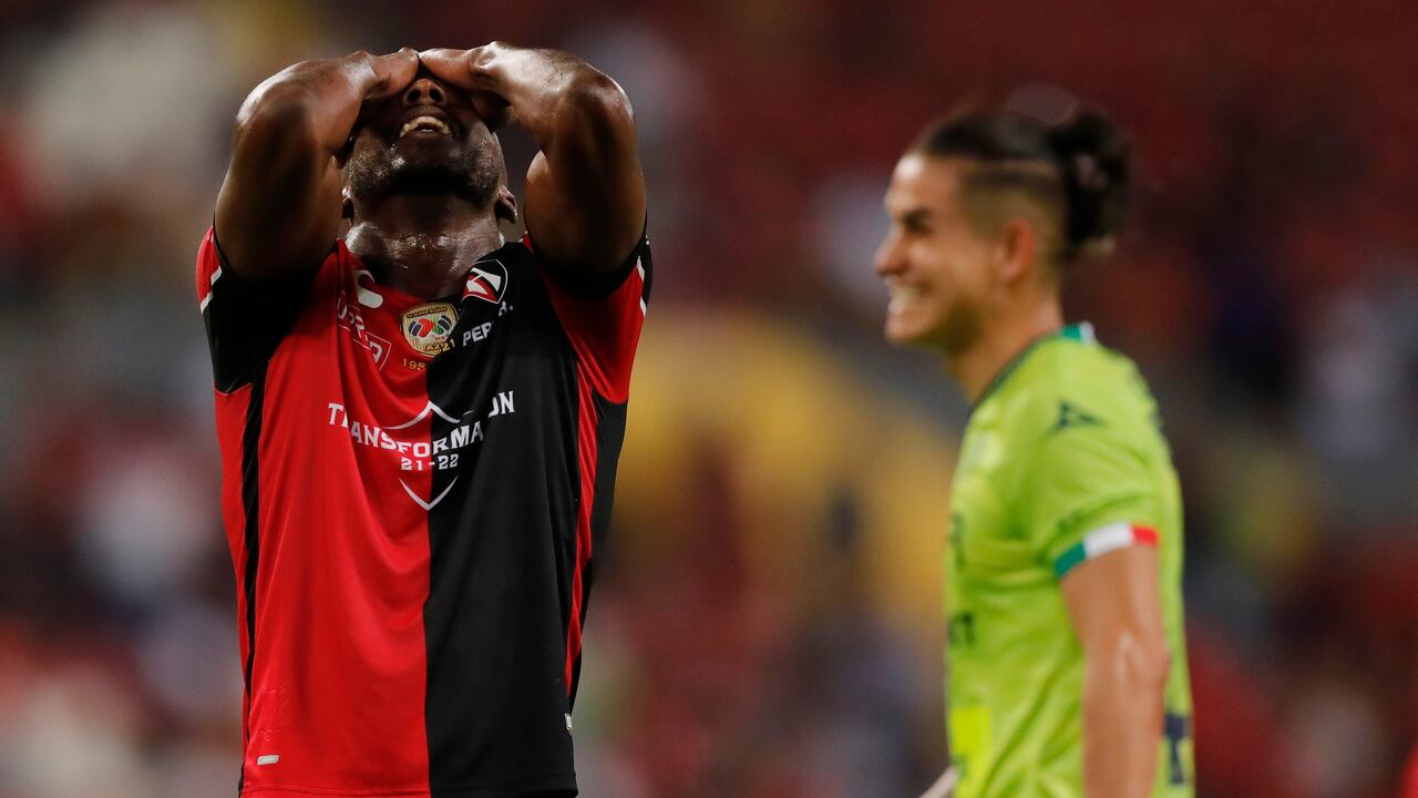 GUADALAJARA, MEXICO - APRIL 07: Julián Quiñones of Atlas reacts during the 13th round match between Atlas and Necaxa as part of the Torneo Grita Mexico C22 Liga MX at Jalisco Stadium on April 7, 2022 in Guadalajara, Mexico. (Photo by Refugio Ruiz/Getty Images)